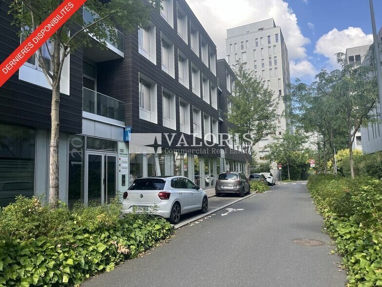 Office in Lyon for lease - Building Photo - Image 2 of 6