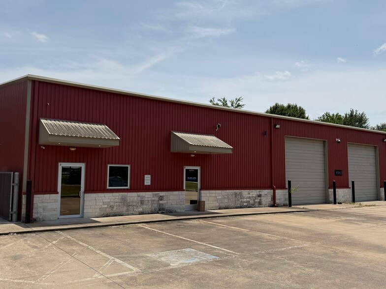 Gilder Road Business Park portfolio of 3 properties for sale on LoopNet.ca - Building Photo - Image 3 of 4