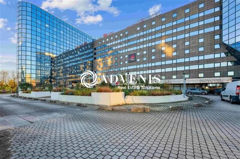 Office in Noisy-le-Grand for lease - Building Photo - Image 1 of 9