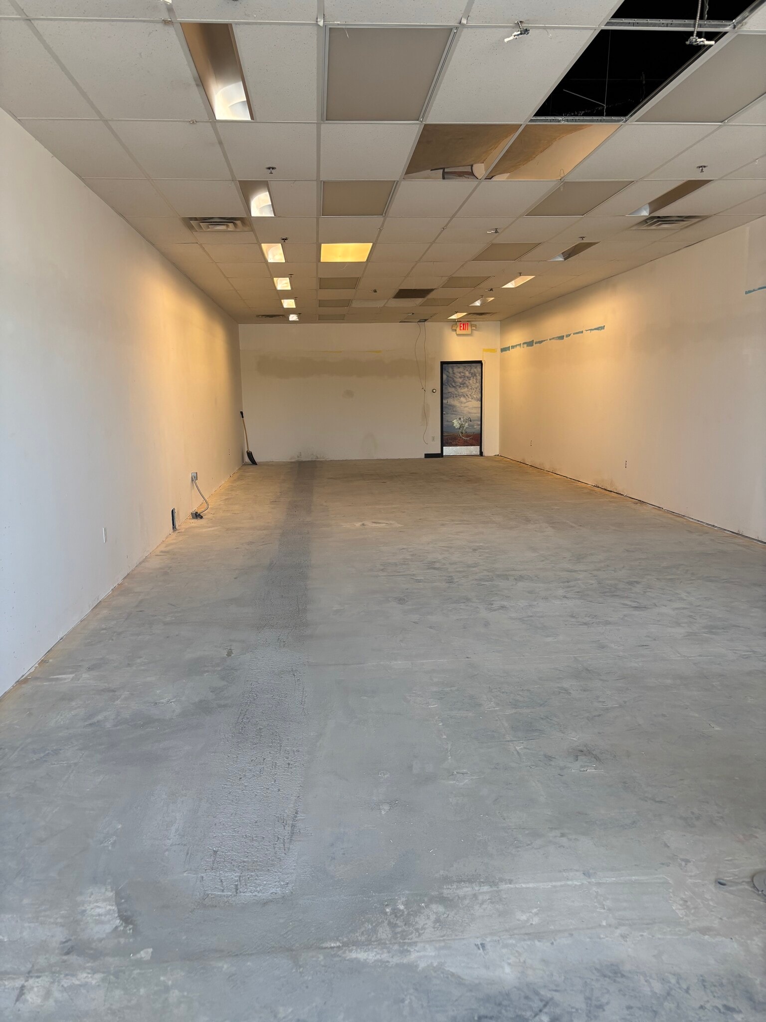 1106-1128 Robbins Rd, Grand Haven, MI for lease Interior Photo- Image 1 of 1