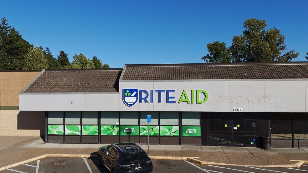 5450 River Rd N, Keizer, OR à louer - Photo du bâtiment - Image 3 de 9