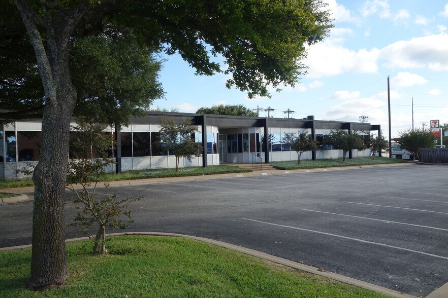 4102 S 31st St, Temple, TX à louer - Photo du bâtiment - Image 3 de 3