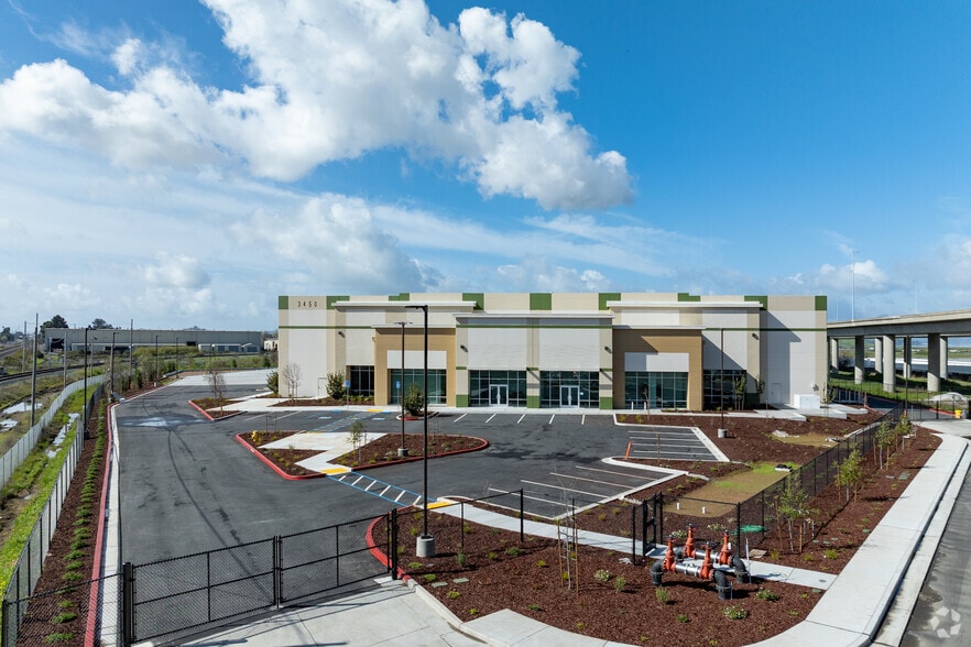 3450 Collins Ave, Richmond, CA for lease - Building Photo - Image 2 of 8