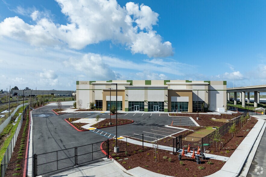 3450 Collins Ave, Richmond, CA à louer - Photo du bâtiment - Image 2 de 8