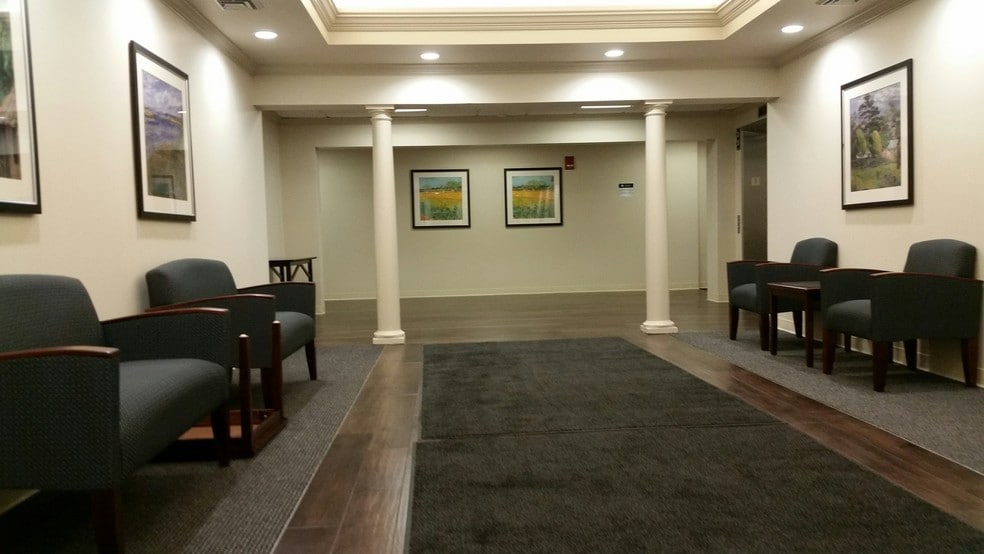 36100 N Brookside Dr, Gurnee, IL for lease - Interior Photo - Image 2 of 2