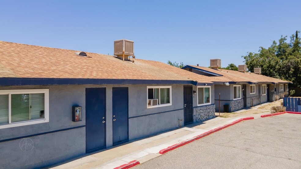 600 S Real Rd, Bakersfield, CA for sale - Building Photo - Image 2 of 10
