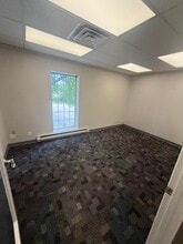 5205 N Ironwood Ln, Milwaukee, WI for lease Interior Photo- Image 2 of 12