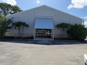 4200 Tamiami Trl N, Naples, FL for lease Interior Photo- Image 2 of 11