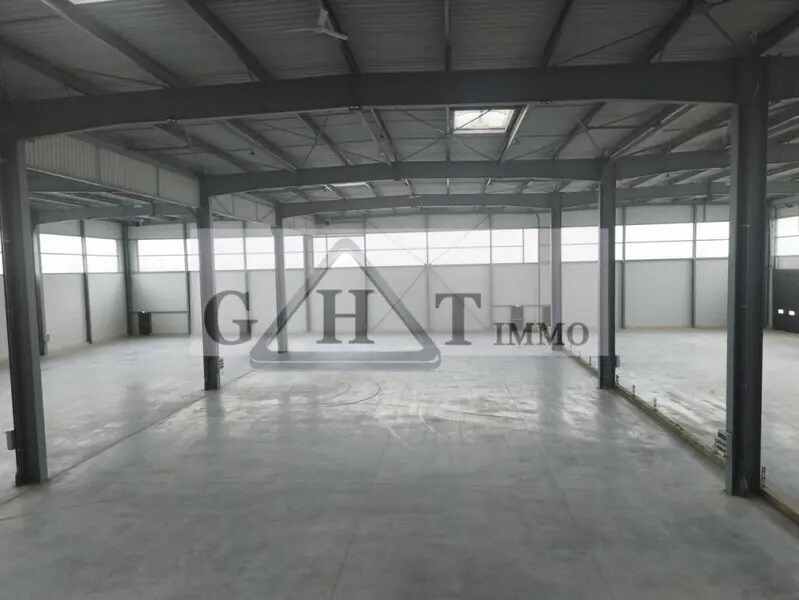 Flex in Torcy for lease Interior Photo- Image 1 of 13