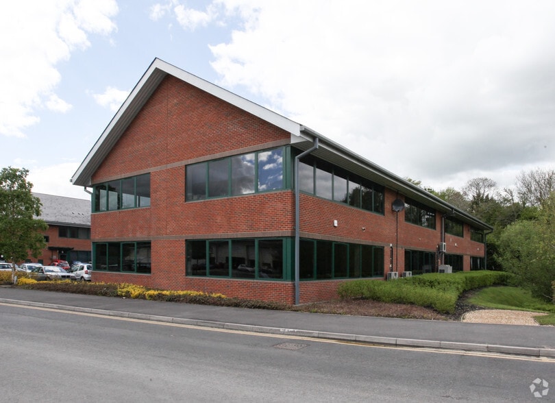 Blenheim Rd, Marlborough à louer - Photo du bâtiment - Image 2 de 3