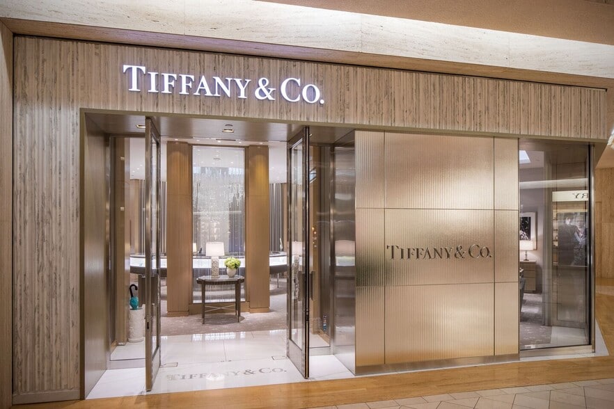 1515 Lake Cook Rd, Northbrook, IL for lease - Building Photo - Image 2 of 8