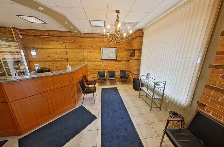 163 Brock St, Kingston, ON for sale - Interior Photo - Image 2 of 8