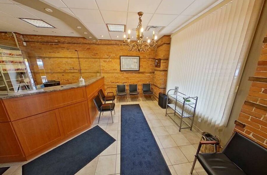 163 Brock St, Kingston, ON à vendre - Photo intérieure - Image 2 de 8