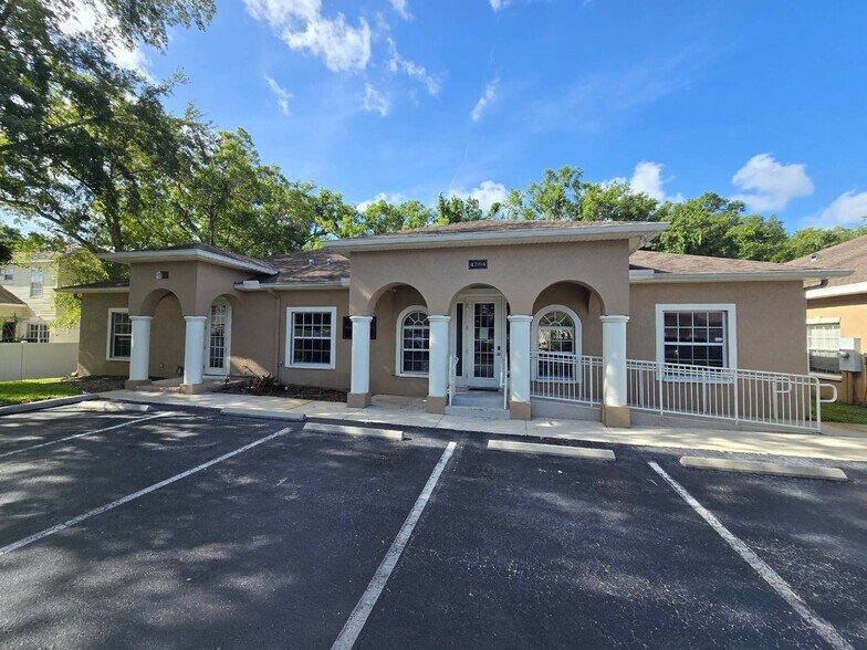 4204 W Linebaugh Ave, Tampa, FL à vendre - Photo du bâtiment - Image 1 de 14