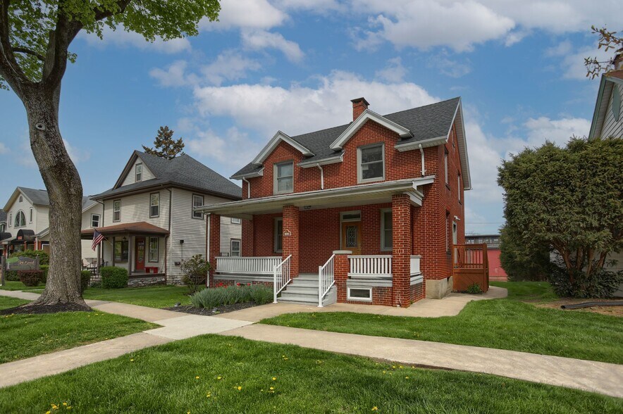 421 W Chocolate Ave, Hershey, PA à louer - Photo du bâtiment - Image 3 de 14