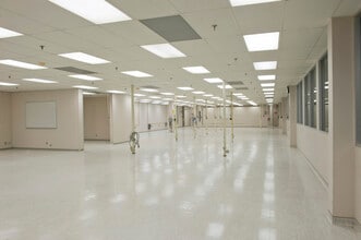 4005 Technology Dr, Angleton, TX for lease Interior Photo- Image 1 of 4