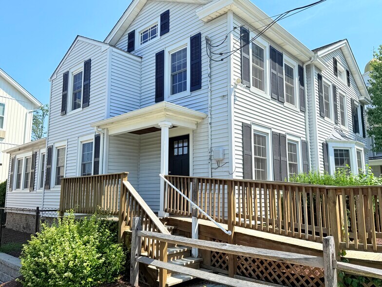 155 Greenwood Ave, Bethel, CT à louer - Photo du bâtiment - Image 3 de 32