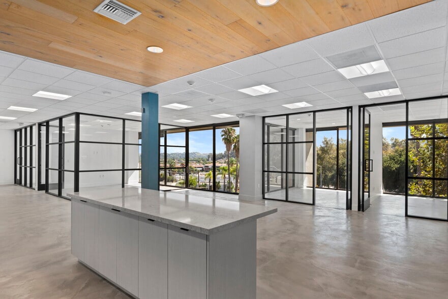 5000 N Parkway Calabasas, Calabasas, CA for lease - Interior Photo - Image 3 of 14