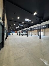 18420 Hart St, Reseda, CA for lease Interior Photo- Image 2 of 4