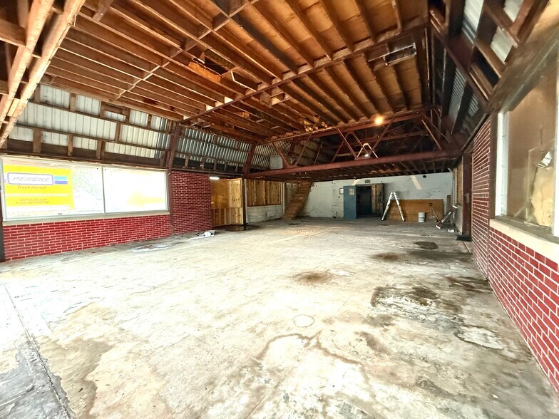 905 W Trenton Ave, Morrisville, PA à louer - Photo du bâtiment - Image 2 de 25