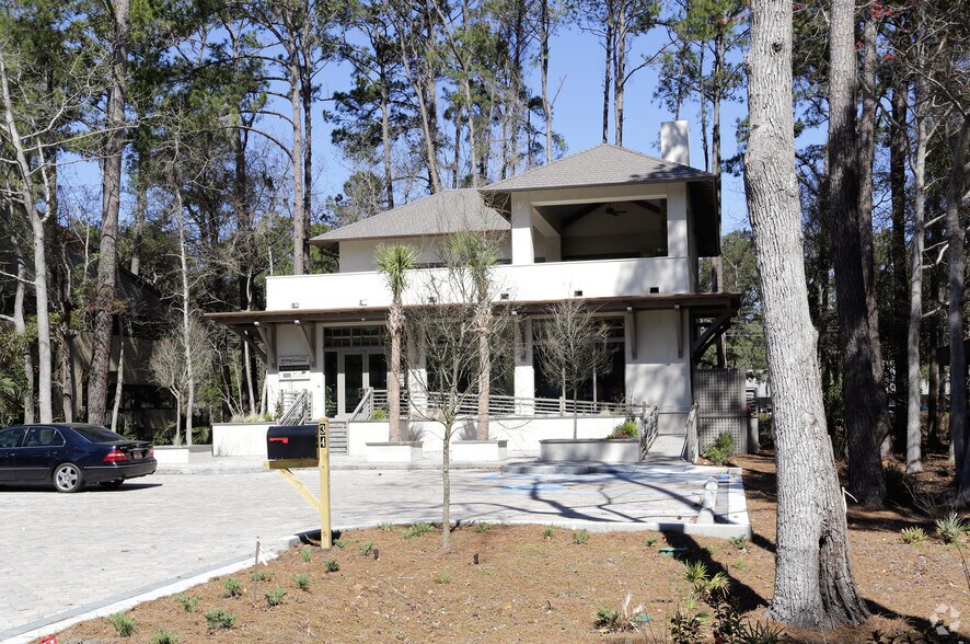 34 New Orleans Rd, Hilton Head Island, SC for sale - Primary Photo - Image 1 of 15