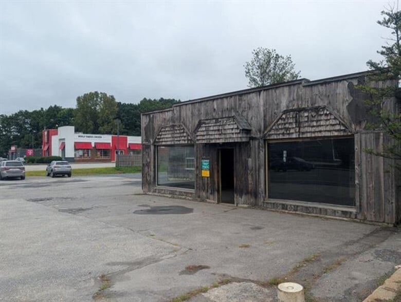235 Washington St, Claremont, NH for sale - Building Photo - Image 2 of 7