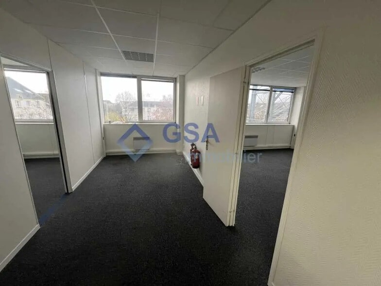 Office in Évry-Courcouronnes for lease - Interior Photo - Image 2 of 5