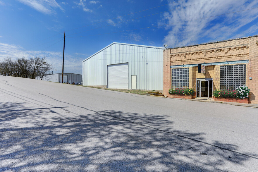 116 Hoxie St, Coupland, TX for lease - Building Photo - Image 2 of 22