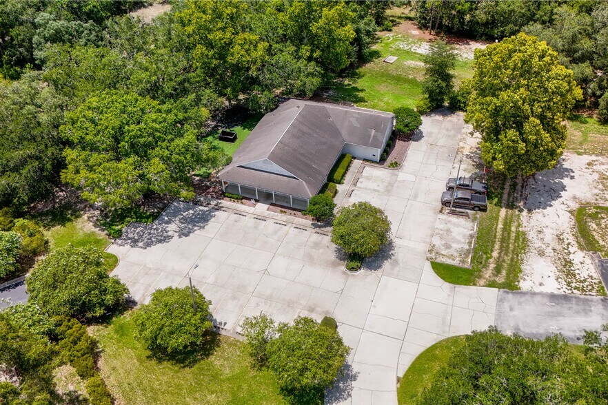 3628 N Lecanto Hwy, Beverly Hills, FL à vendre - Photo du bâtiment - Image 2 de 37