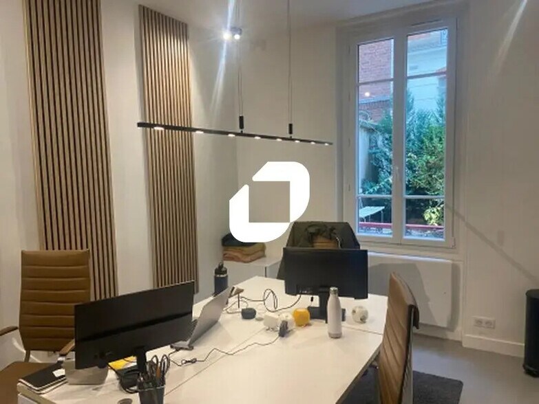 Retail in Levallois-Perret for sale - Interior Photo - Image 1 of 15