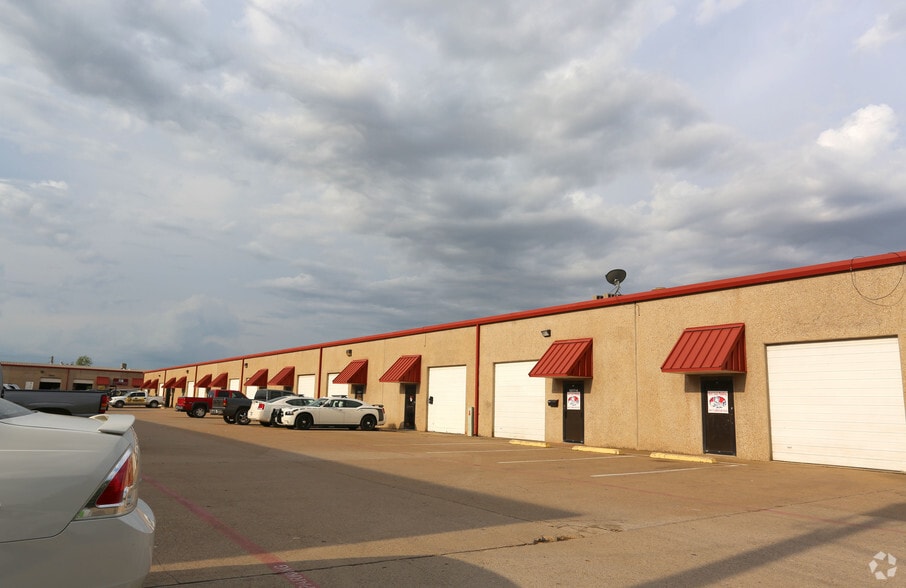 5217 Davis Blvd, North Richland Hills, TX for lease - Building Photo - Image 3 of 3