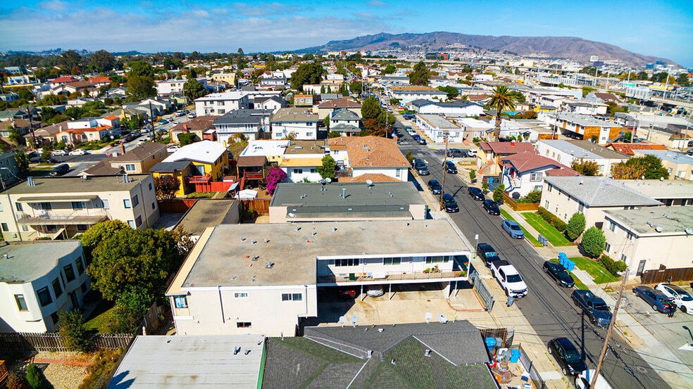 669 Masson Ave, San Bruno, CA à vendre - Photo du bâtiment - Image 3 de 12