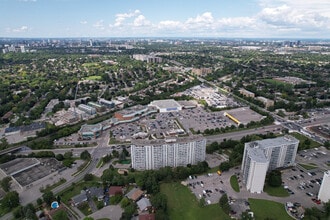 1448-1450 Lawrence Ave E, Toronto, ON à louer Aérien- Image 2 de 3