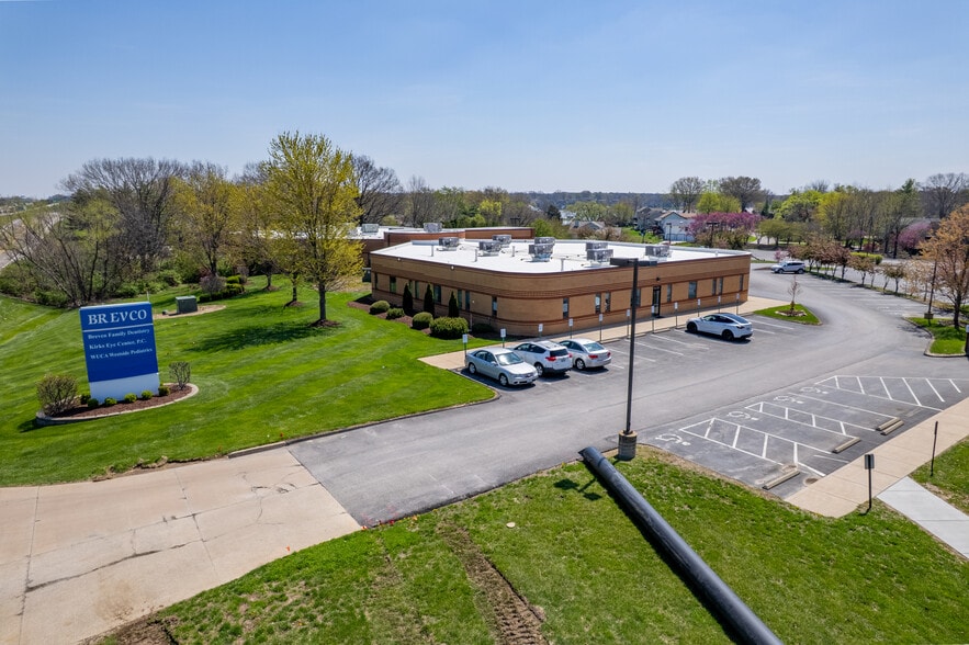 100 Brevco Plz, Lake Saint Louis, MO for lease - Building Photo - Image 3 of 18