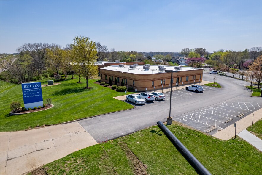 100 Brevco Plz, Lake Saint Louis, MO à louer - Photo du bâtiment - Image 3 de 18
