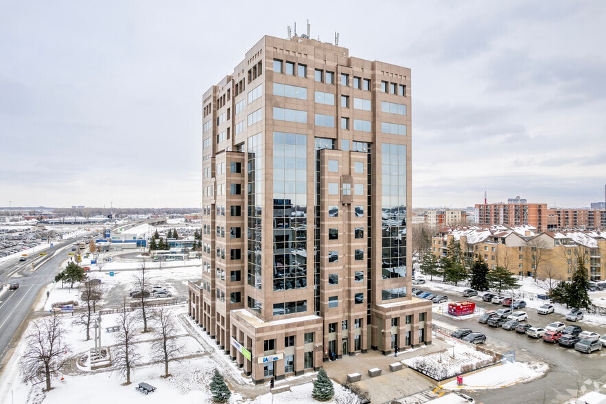 3030 Boul Le Carrefour, Laval, QC à louer - Photo du bâtiment - Image 2 de 4
