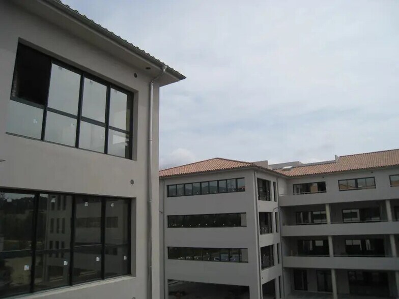 Bureau dans Aubagne à louer - Photo du bâtiment - Image 3 de 5