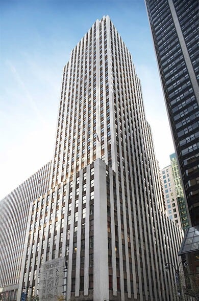 220 E 42nd St, New York, NY for lease - Building Photo - Image 2 of 4