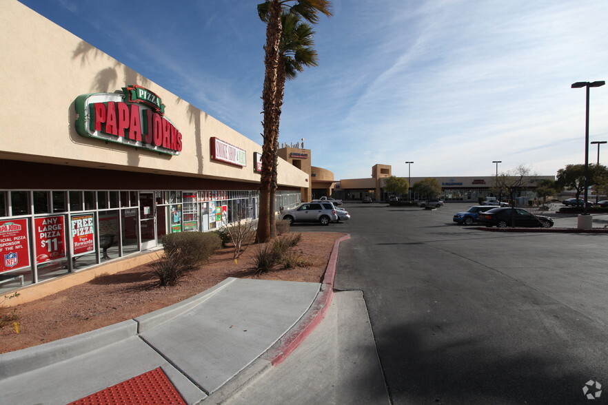 450-490 S Buffalo Dr, Las Vegas, NV for lease - Building Photo - Image 1 of 3