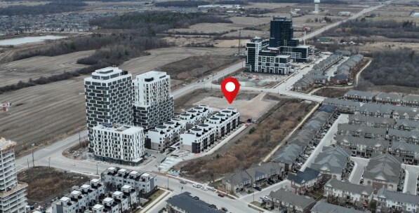 23-24 Block, Oakville, ON à vendre - Photo du bâtiment - Image 2 de 5
