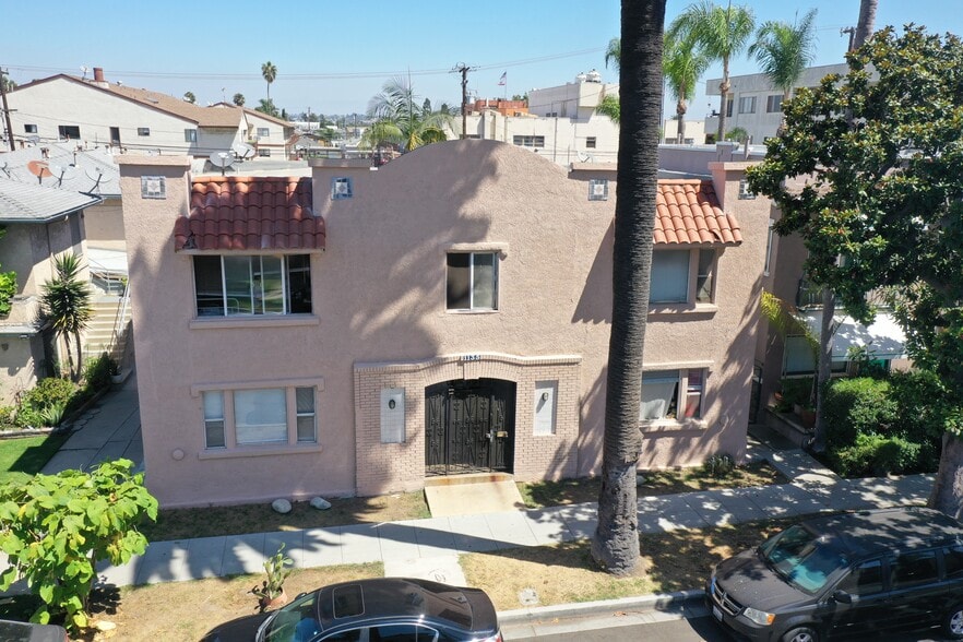 1135 E 3rd St, Long Beach, CA à vendre - Photo du bâtiment - Image 2 de 17