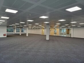 800 Pavilion Dr, Northampton for sale Interior Photo- Image 2 of 2