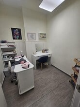 Retail in Elche, Alicante for lease Interior Photo- Image 1 of 5