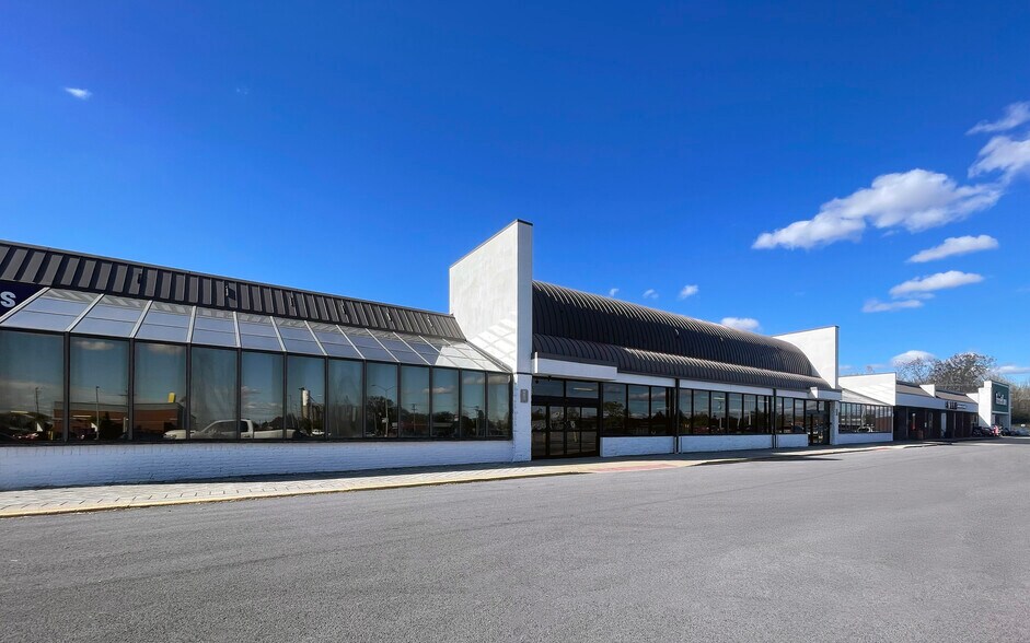 1050-1080 S Main St, Bowling Green, OH à louer - Photo du bâtiment - Image 3 de 6