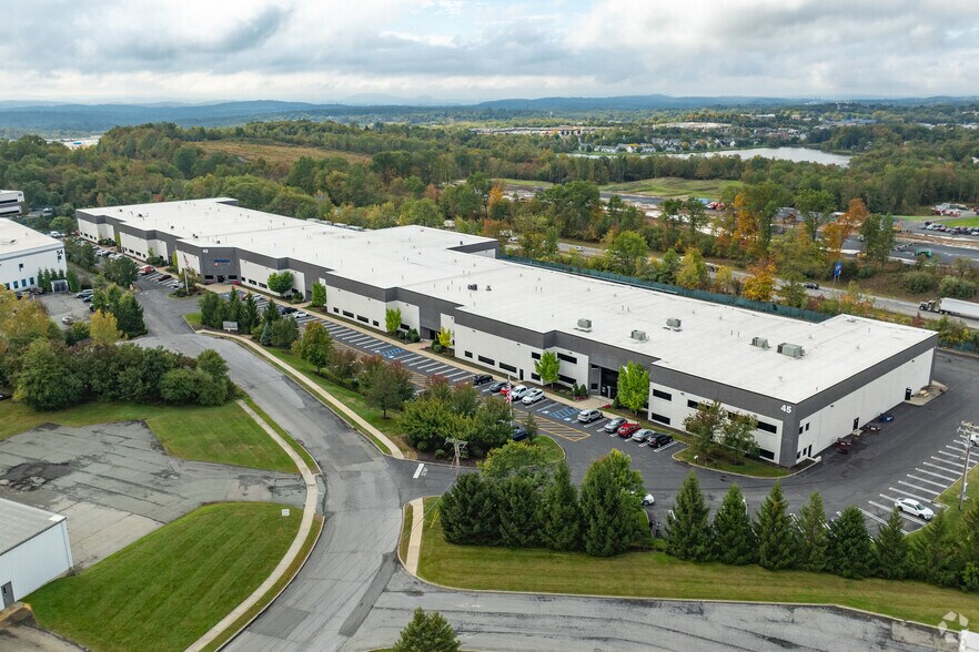 45 Turner Dr, Middletown, NY à louer - Aérien - Image 3 de 18