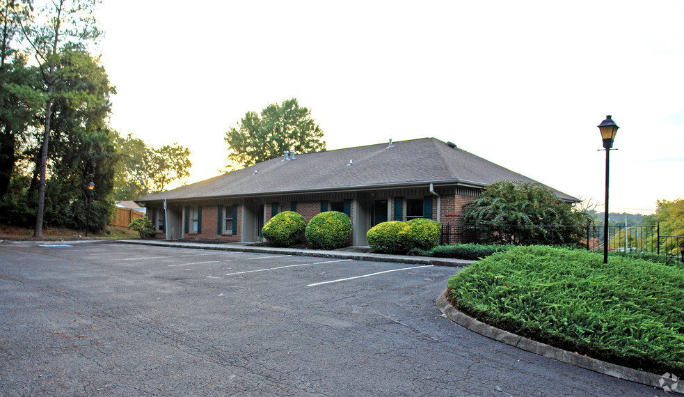 2507 Mineral Springs Ave, Knoxville, TN for sale - Building Photo - Image 2 of 24