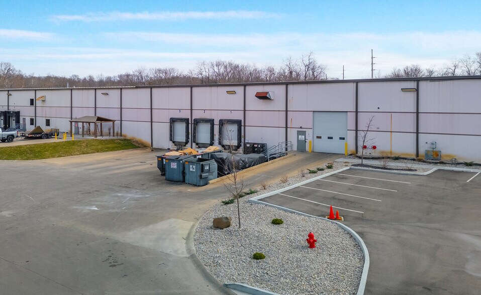 1550 Kingsview Dr, Lebanon, OH à vendre - Photo du bâtiment - Image 2 de 11