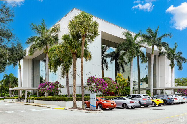 More details for 2000 Glades Rd, Boca Raton, FL - Office for Lease