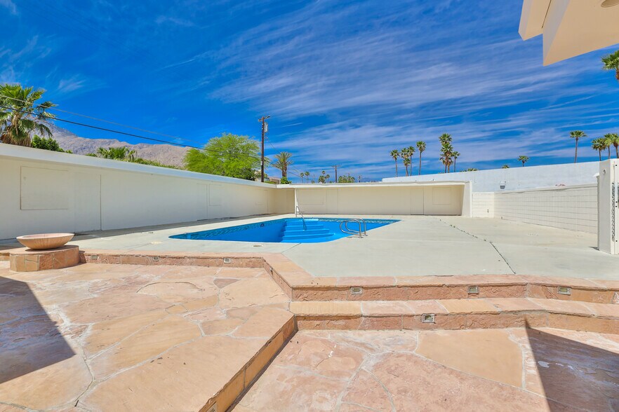 2249 N Palm Canyon Dr, Palm Springs, CA à vendre - Photo du bâtiment - Image 3 de 100