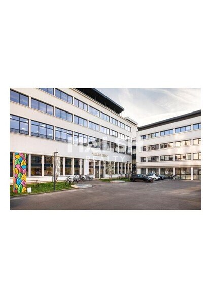 Office in Villeurbanne for lease - Building Photo - Image 1 of 6
